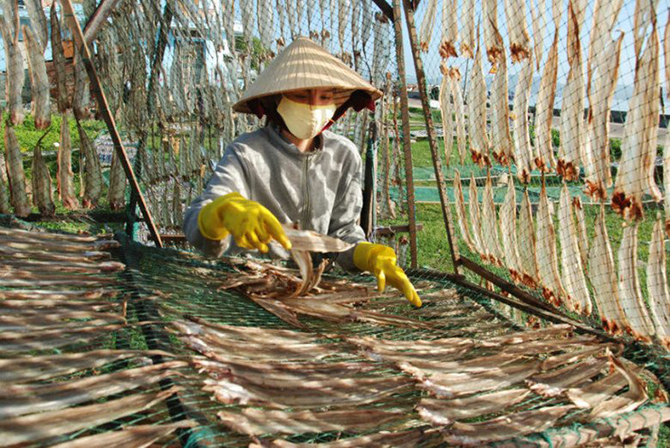 Khô cá đét được chuộng bởi không chỉ ngon mà còn khá tiện dụng, khách mua về có thể trữ trong tủ lạnh để ăn dài ngày
