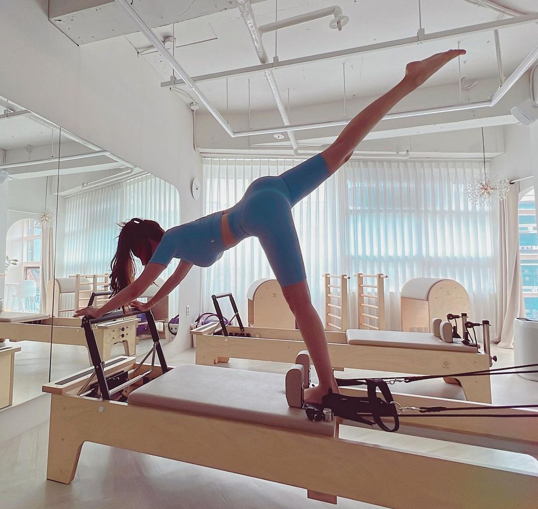 Yoo Jin tập đa dạng nhiều bộ môn trong đó có pilates.