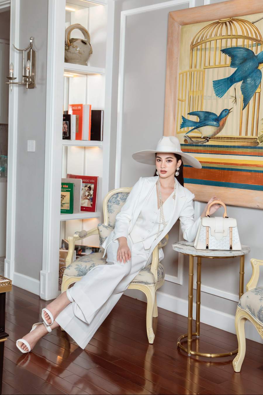 Fill the summer wardrobe with the elegant white color of designer Do Manh Cuong - 4