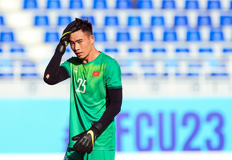 U23 Vietnam won easily Malaysia: Van Chuan was too leisurely, went to the middle of the football field - 1