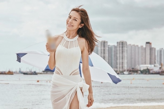 Hoa hậu Quốc tế Trung Quốc 2012 - Trương Hi Văn (Kelly Cheung) trong một clip quảng cáo bia.
