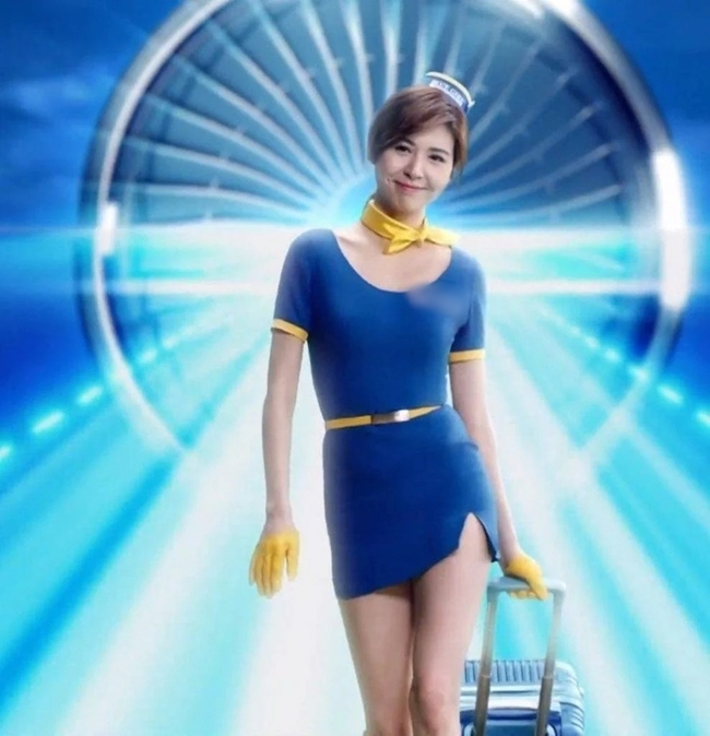 Kết hợp với sự kiện bán vé máy bay, một hãng bia nổi tiếng mời Á hậu Hong Kong Trương Tú Văn (Sammi Cheung) làm người mẫu quảng cáo. Trong clip, Trương Tú Văn đóng vai một nữ tiếp viên hàng không. 
