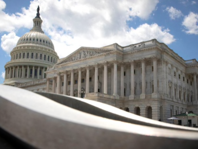 Thượng viện Mỹ thông qua gói viện trợ 40 tỷ USD cho Ukraine
