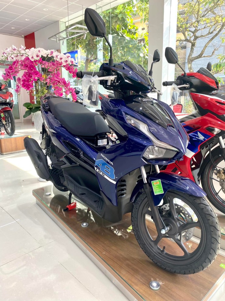 Bảng giá Honda Air Blade 125 tháng 6/2022, chênh gần chục triệu - 2