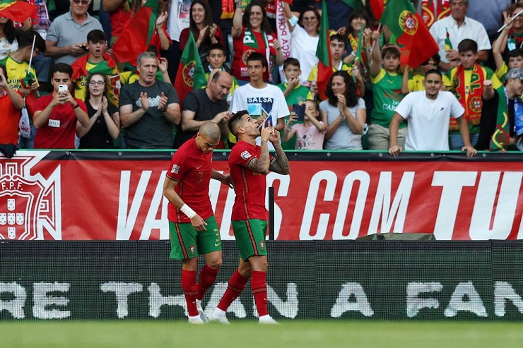 Video of Portuguese football - Czech Republic: Stunned 5 minutes 2 goals, regret Ronaldo (Nations League) - 1