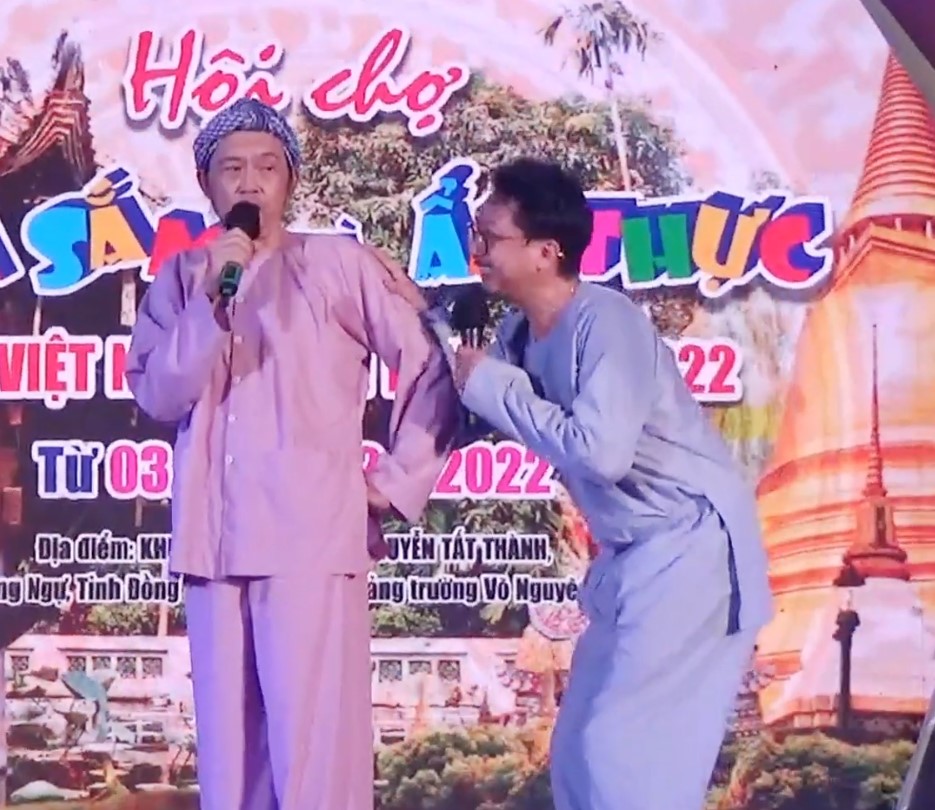 Xôn xao clip Hoài Linh bị khán giả Đồng Tháp phản đối, ném đá lên sân khấu: Người trong cuộc lên tiếng - 1