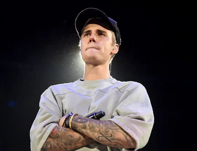 Justin Bieber bị liệt nửa mặt, liên tục hoãn show vì lý do này - 2