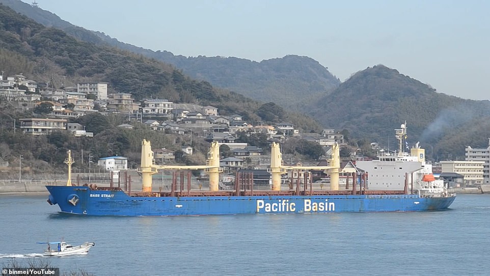 Tàu chở hàng MV Bass Strait.