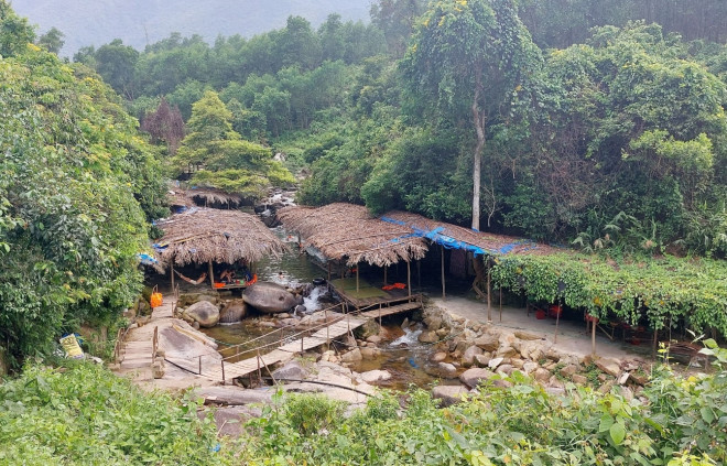 Mát rượi dòng nước trong xanh ở thác Bồ Ghè - 4
