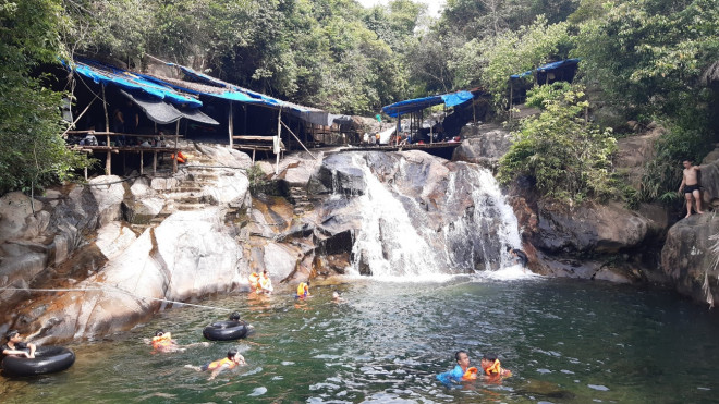 Mát rượi dòng nước trong xanh ở thác Bồ Ghè - 8
