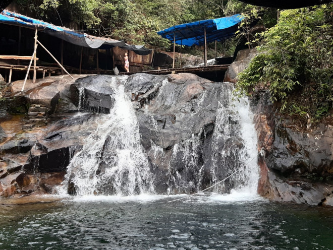 Mát rượi dòng nước trong xanh ở thác Bồ Ghè - 13