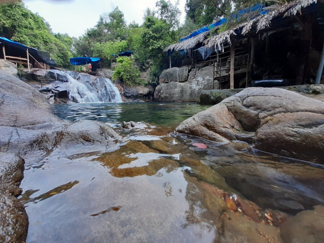 Mát rượi dòng nước trong xanh ở thác Bồ Ghè - 18