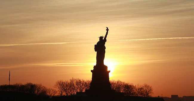 Tượng Nữ thần Tự do cao 93,11m với tổng khối lượng của tượng nặng 225 tấn. Vào thời điểm đó tượng nữ thần tự do được biết đến là công trình mang kết cấu sắt cao nhất thế giới.
