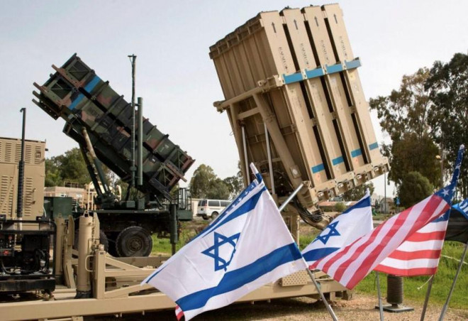 Hệ thống phòng không Iron Dome của Israel và hệ thống phòng thủ tên lửa Patriot của Mỹ trong cuộc tập trận chung năm 2018. Ảnh: Jack Guez/ GETTY IMAGES