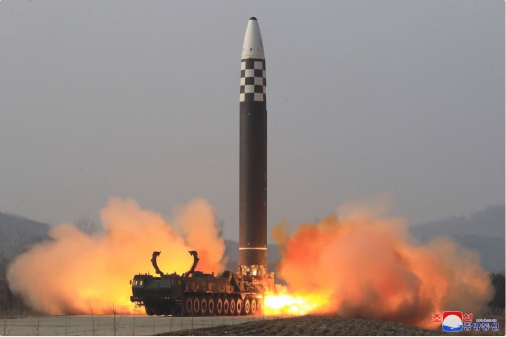 Hwasong-17 là tên lửa đạn đạo liên lục địa mạnh nhất của Triều Tiên hiện nay.