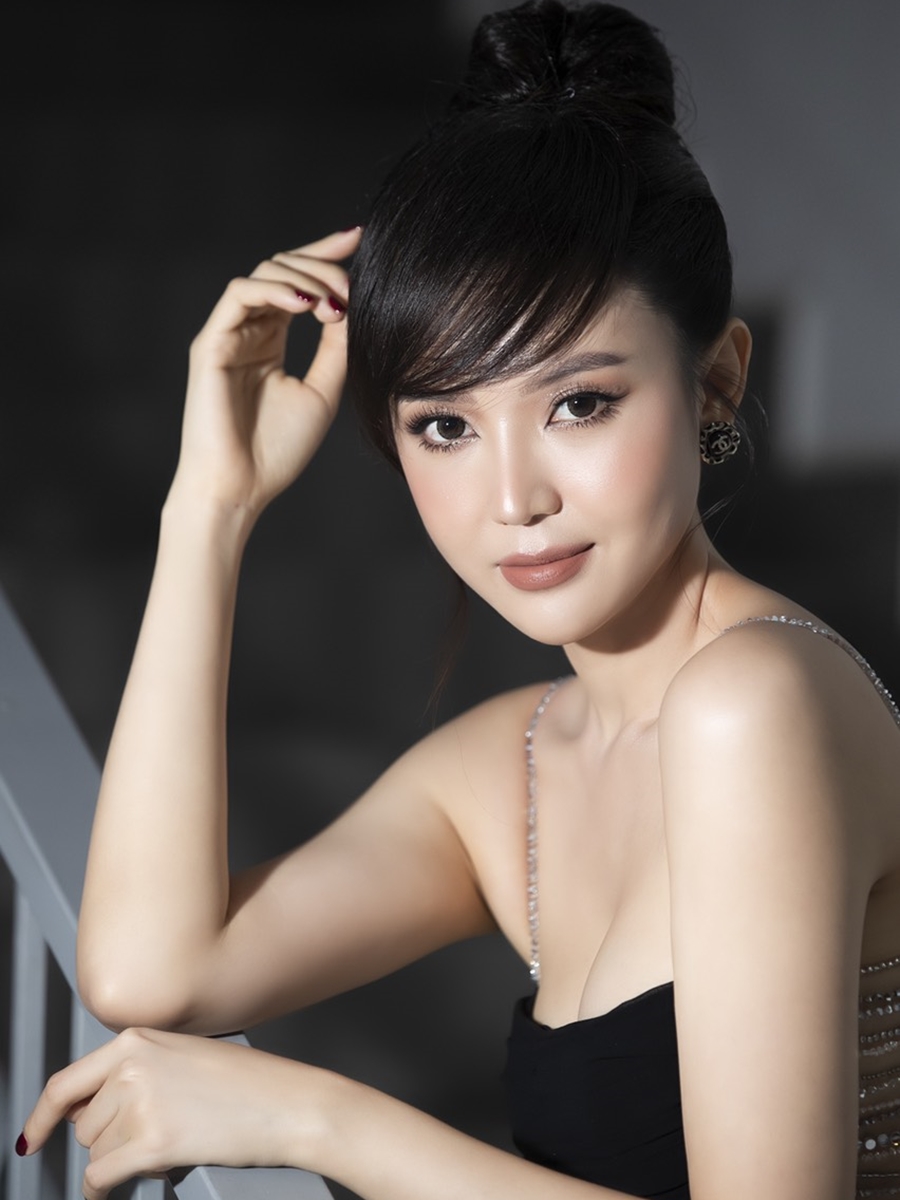 Ngọc Duyên đẹp hút hồn khi làm MC, hé lộ mức cát-xê bất ngờ - 9