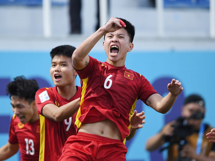 Cầu thủ U23 Việt Nam “đổi đời” sau 1 tháng “hút hồn” triệu fan (Clip Tin nóng Bóng đá 24H)