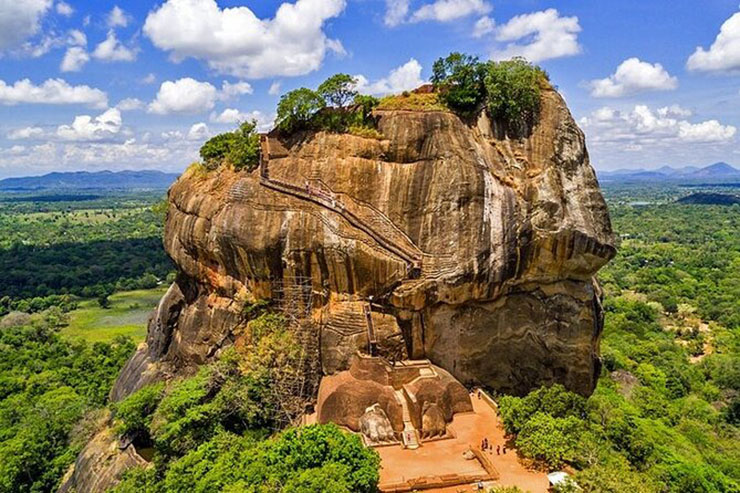 5. Tảng đá Sigiriya được hình thành bởi đá magama. Đây là những gì còn lại của một ngọn núi lửa đã tắt từ lâu.
