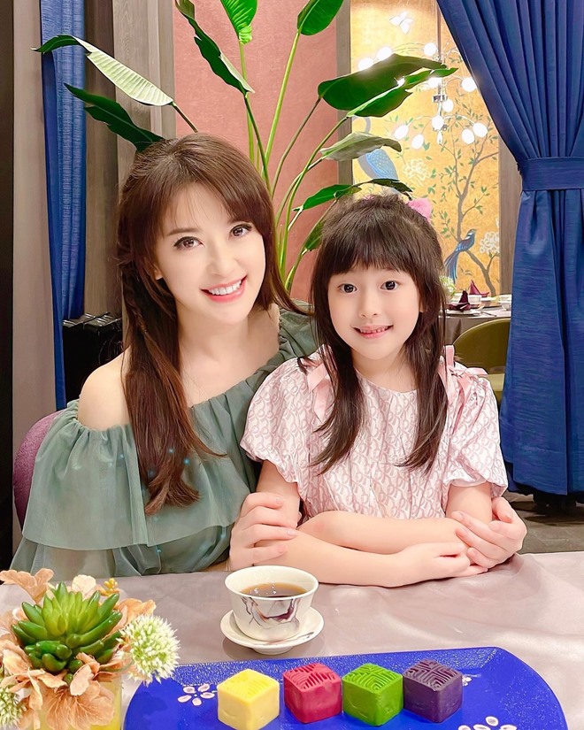 Mê mẩn top 5 MC hàng đầu xứ Đài, nhan sắc ra sao khiến truyền thông khen nức nở - 16