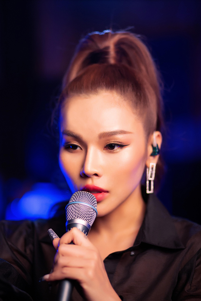 Trương Thảo Nhi vừa cho ra mắt ca khúc mới “Có Ai Yêu Tôi Không?”