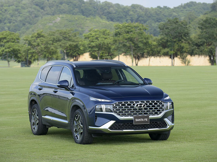 Giá xe Hyundai Santa Fe niêm yết và lăn bánh tháng 6/2022