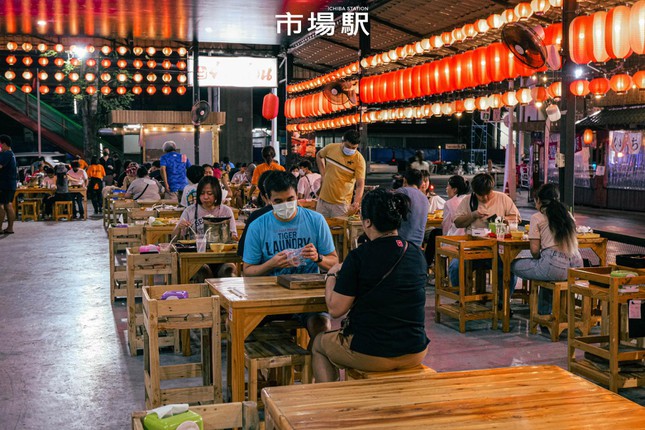 Khu chợ đêm đậm chất Nhật Bản giữa lòng Bangkok: Địa điểm mới cho &#34;tín đồ&#34; du lịch Thái Lan - 1