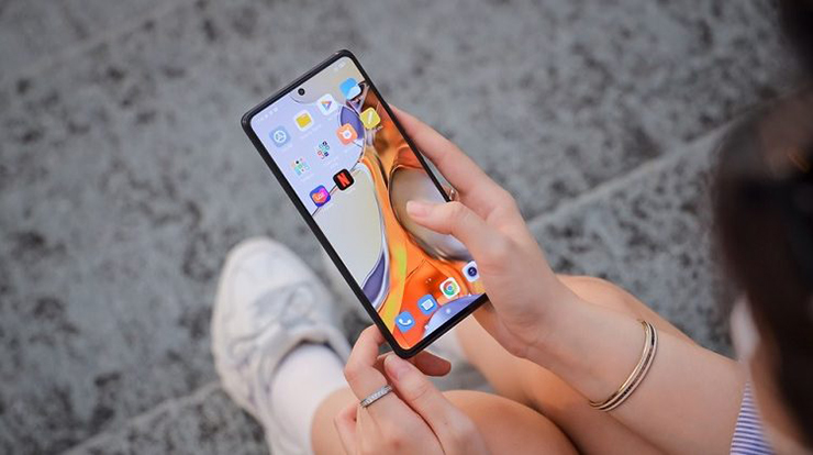 Màn hình của điện thoại Xiaomi sáng hơn.