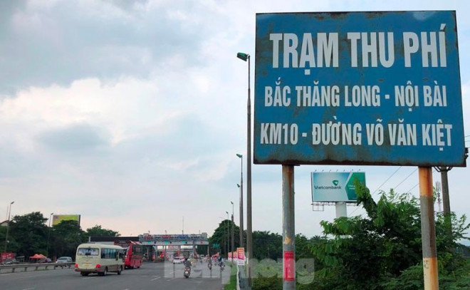 Trạm thu phí Bắc Thăng Long - Nội Bài đặt trên đường Võ Văn Kiệt đang thu phí phương tiện ô tô lưu thông trên địa bàn Hà Nội 13 năm nay. Mức phí mà chủ phương tiện phải trả cho mỗi lần qua trạm là từ 10.000 đồng (từ năm 2022 là 9.000 đồng) đến 80.000 đồng/lượt tùy từng loại xe.