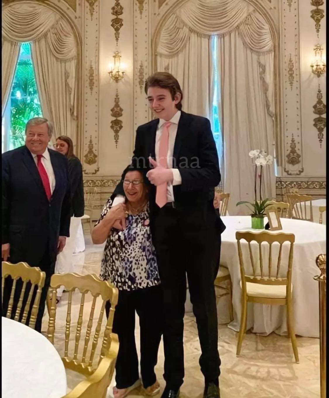 Barron Trump tham gia sự kiện Mother's Day, khi đó cậu bé mới 15 tuổi.