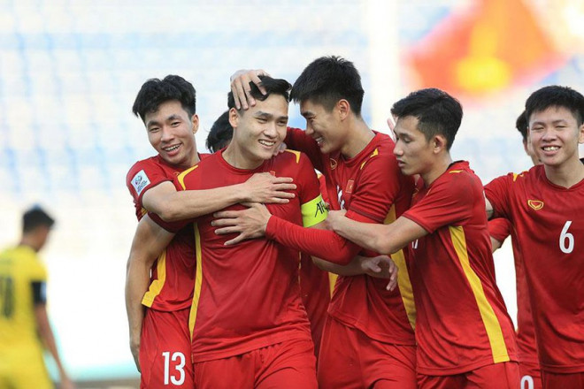 Trong số này chỉ có mỗi đội trưởng Việt Anh còn có suất ra sân thường xuyên trong màu áo CLB Hà Nội. Ảnh: ANH THỎA