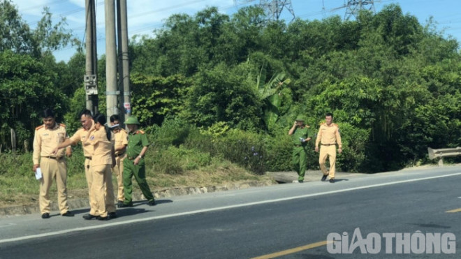 Đại tá Đặng Hoài Sơn - Phó Giám đốc Công an tỉnh vào trực tiếp tại hiện trường để chỉ đạo điều tra vụ tai nạn