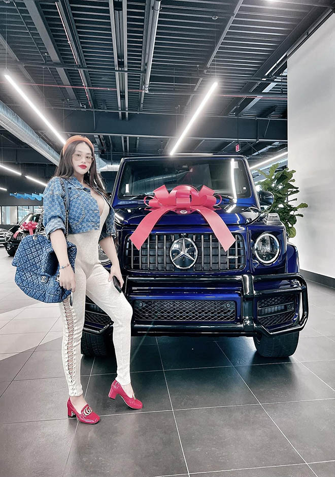 Choáng ngợp với BST siêu xe của hot girl Huyền Trang được ví như &#34;nữ bản Cường Đô la&#34; - 6