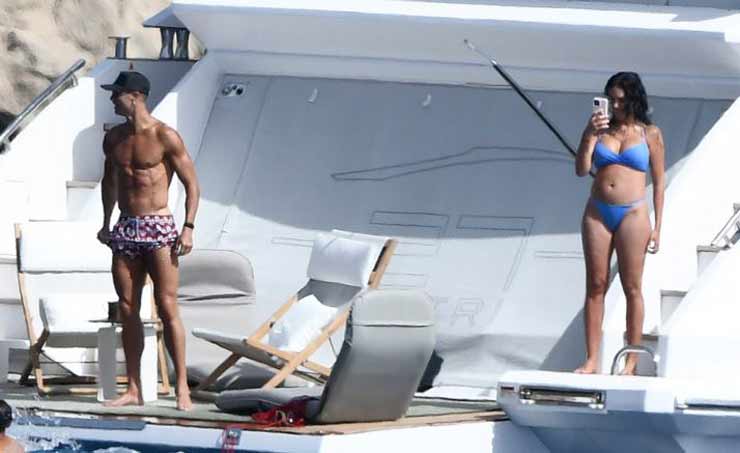 Tay chơi Ronaldo nghỉ xả hơi sang chảnh, bạn gái CR7 diện bikini “bốc lửa” - 8