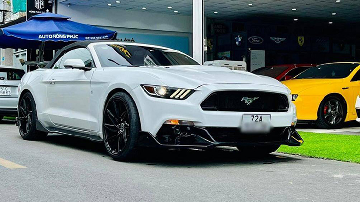 Mới đây, một chiếc Ford Mustang mui trần đời 2015 được rao bán trên mạng xã hội đã thu hút sự chú ý của nhiều người
