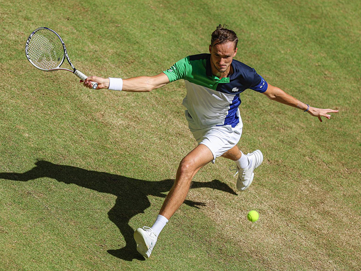 Video tennis Medvedev - Bautista Agut: 2 set chóng vánh, phá dớp khắc tinh (Tứ kết Halle Open)