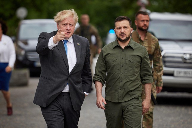 Thủ tướng Anh Johnson bất ngờ thăm Kiev lần thứ hai - 2