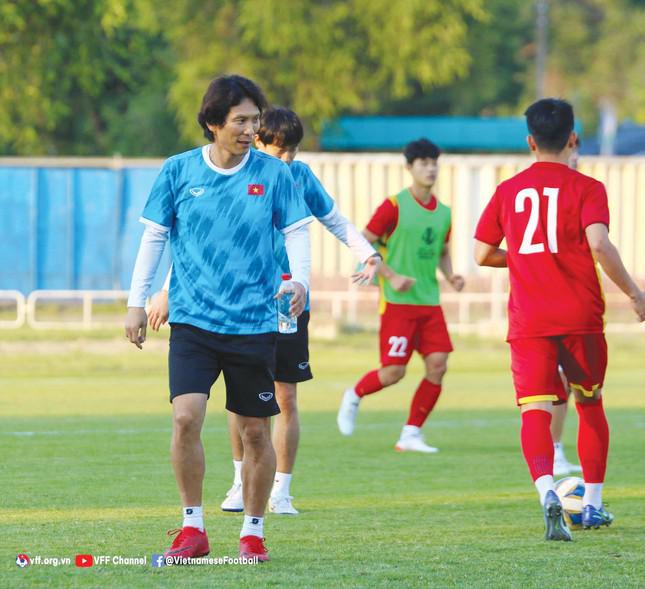 HLV Gong Oh-kyun thích U23 Việt Nam chơi bóng đá đẹp. Ảnh: Anh Ðoàn