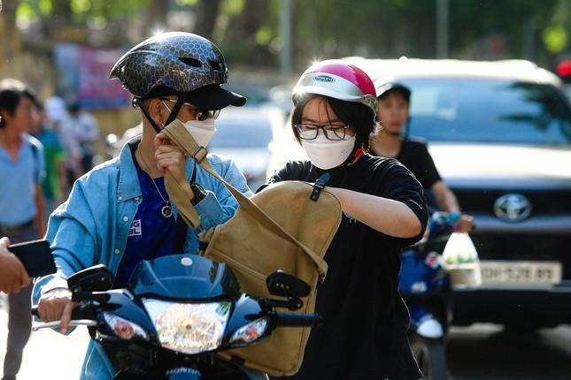 Trở thành chàng trai hay cô gái đang ở ngưỡng cửa cấp 3 thì trong mắt bố mẹ đều vẫn cứ là đứa trẻ cần sự trợ giúp.