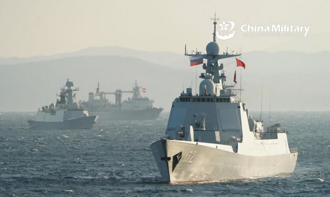 Tàu chiến Trung Quốc và Nga trong cuộc tập trận hải quân Joint Sea-2021 vào ngày 15-10-2021. Ảnh: CHINA MILITARY