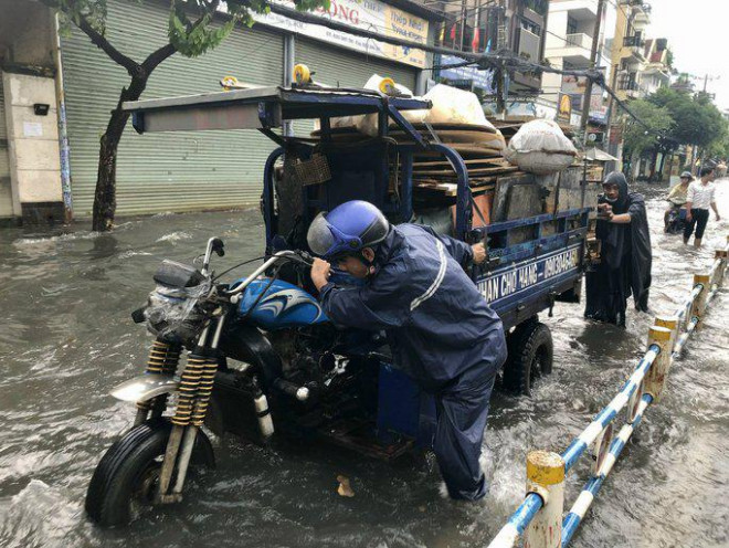 Các phương tiện qua đây vô cùng khó khăn