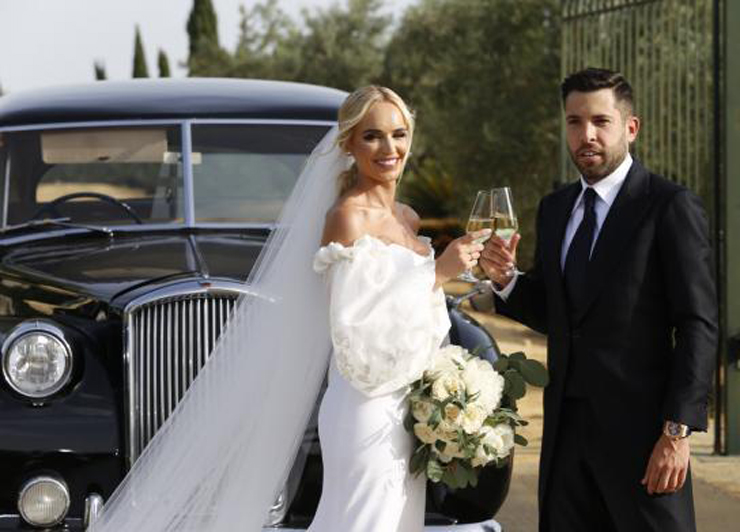 Đám cưới của hậu vệ Jordi Alba có nhiều khách VIP tham dự, trong đó có vợ chồng Messi