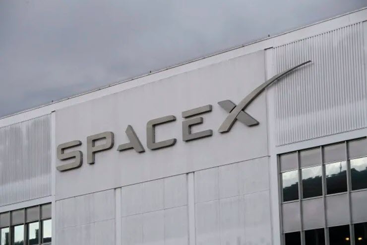 SpaceX sa thải những nhân viên viết thư chỉ trích Elon Musk.