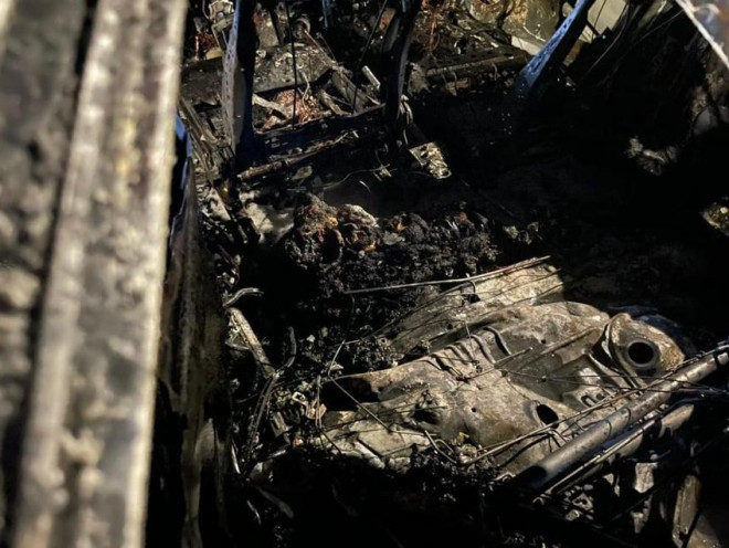 Nhân chứng kể lại vụ cháy 2 nạn nhân mắc kẹt ô tô - 7