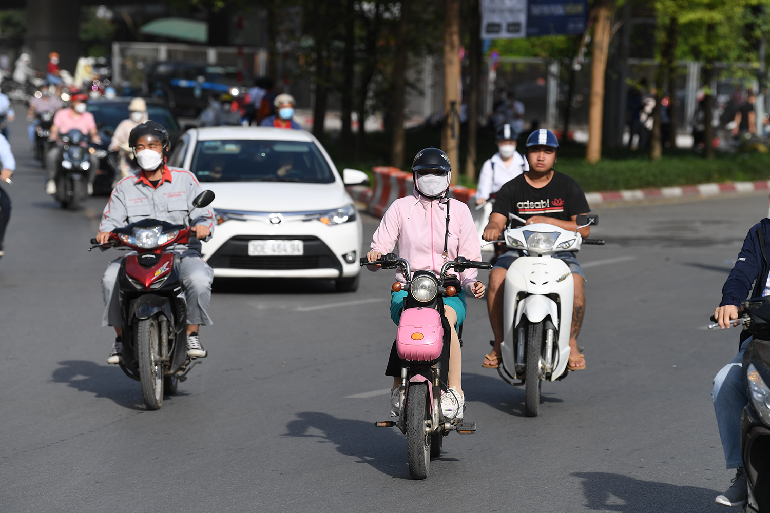 Người dân di chuyển trên đường Trường Chinh qua đường Láng thuận lợi hơn nhiều so với trước kia.