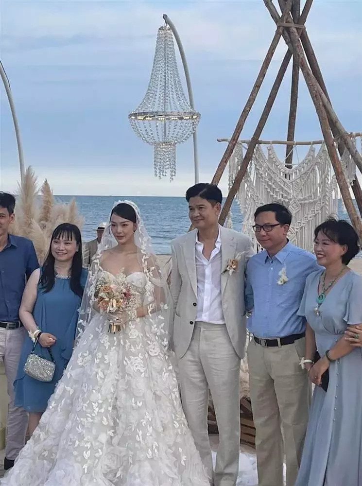 Chồng Minh Hằng quẩy cực sung trong đám cưới, lộ chi tiết khiến mọi người chú ý - Tin tức 24h