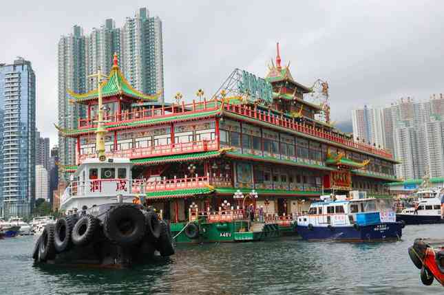 Nhà hàng Jumbo nổi tiếng của Hồng Kông đã bị chìm trên Biển Đông. (Ảnh: SCMP)