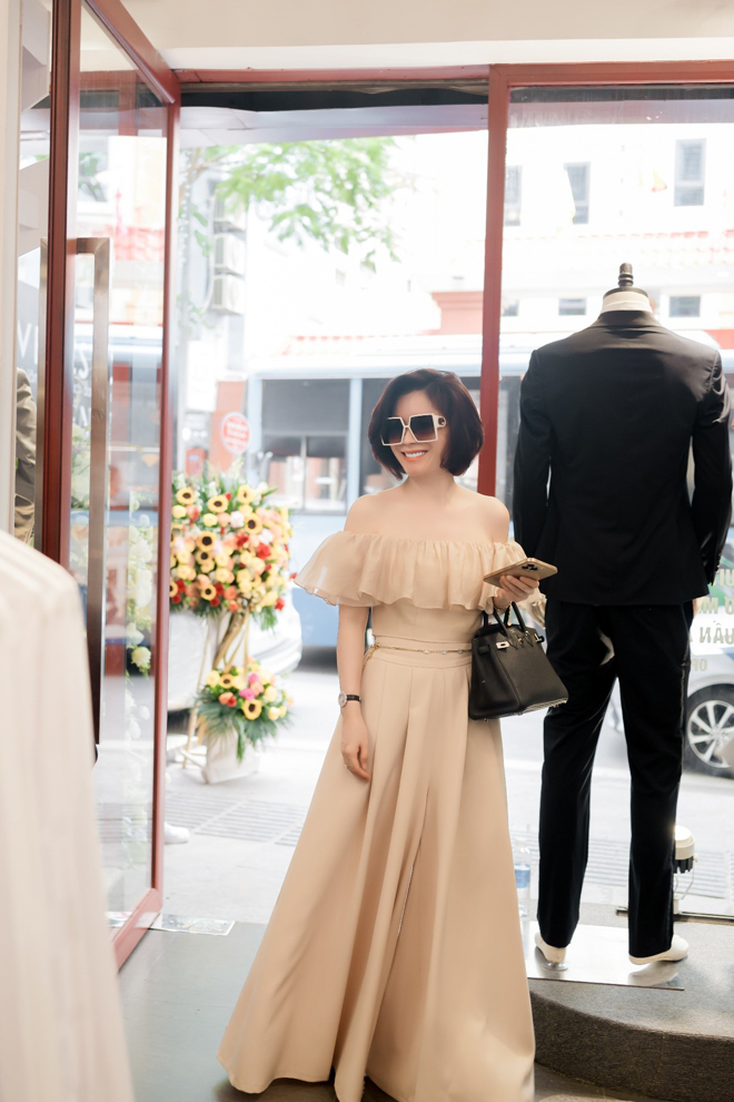 Đoàn Văn Hậu rạng rỡ đến chúc mừng cô chủ xinh đẹp của thương hiệu Venesto - 4