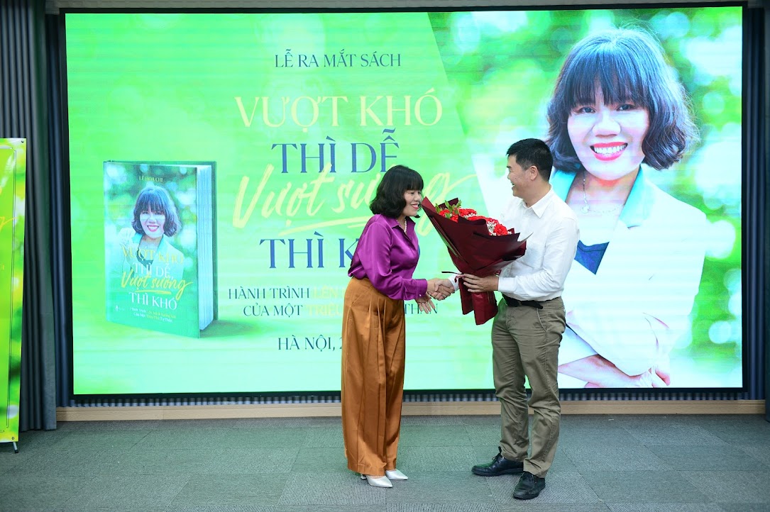 "Vượt khó thì dễ, vượt sướng thì khó" - 1