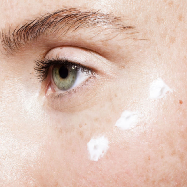 3 món chăm sóc da mà phụ nữ tuổi 40 nào cũng cần có - 4