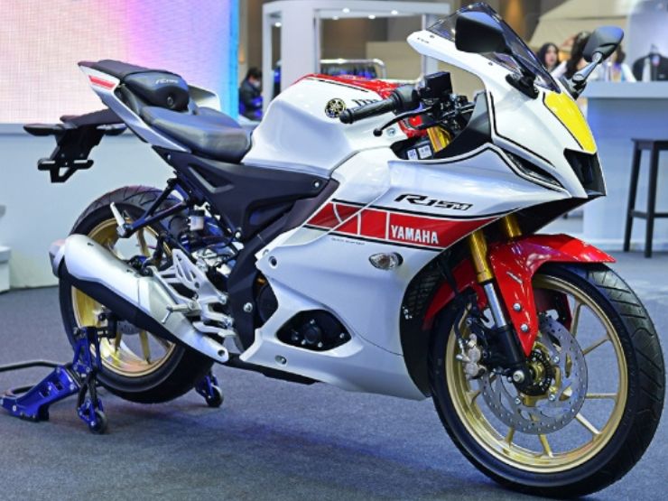 NÓNG: Yamaha Việt Nam sắp bán ra R15 V4 và R15M